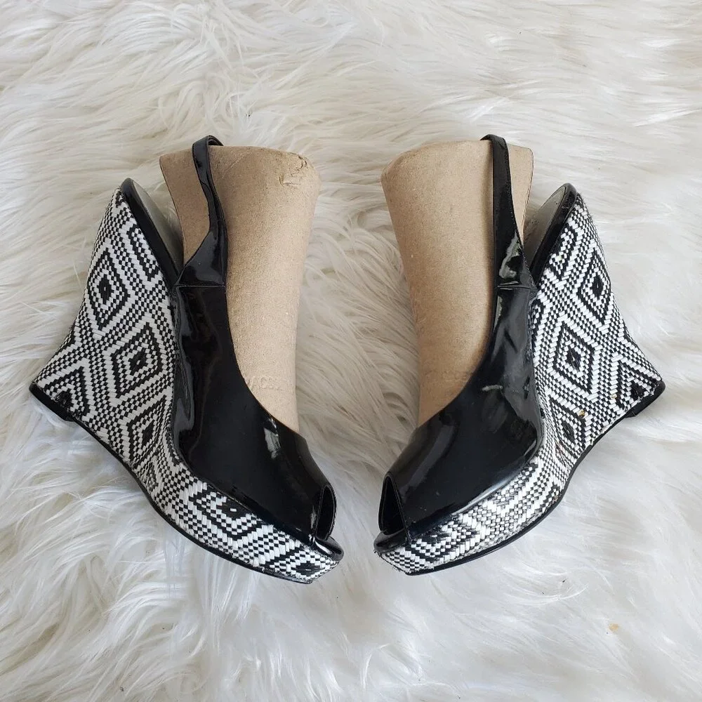 Audrey Brooke Black/White Espadrilles Peep Toe Wedge Sandals SZ 8
